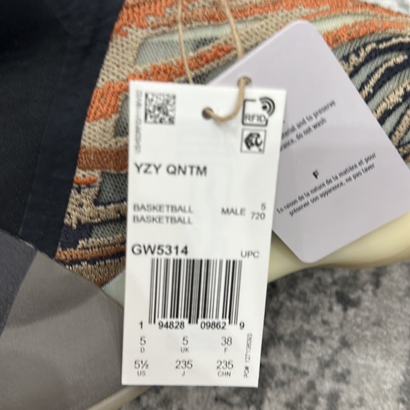 NWT YEEZY QNTM - Picture 4 of 5